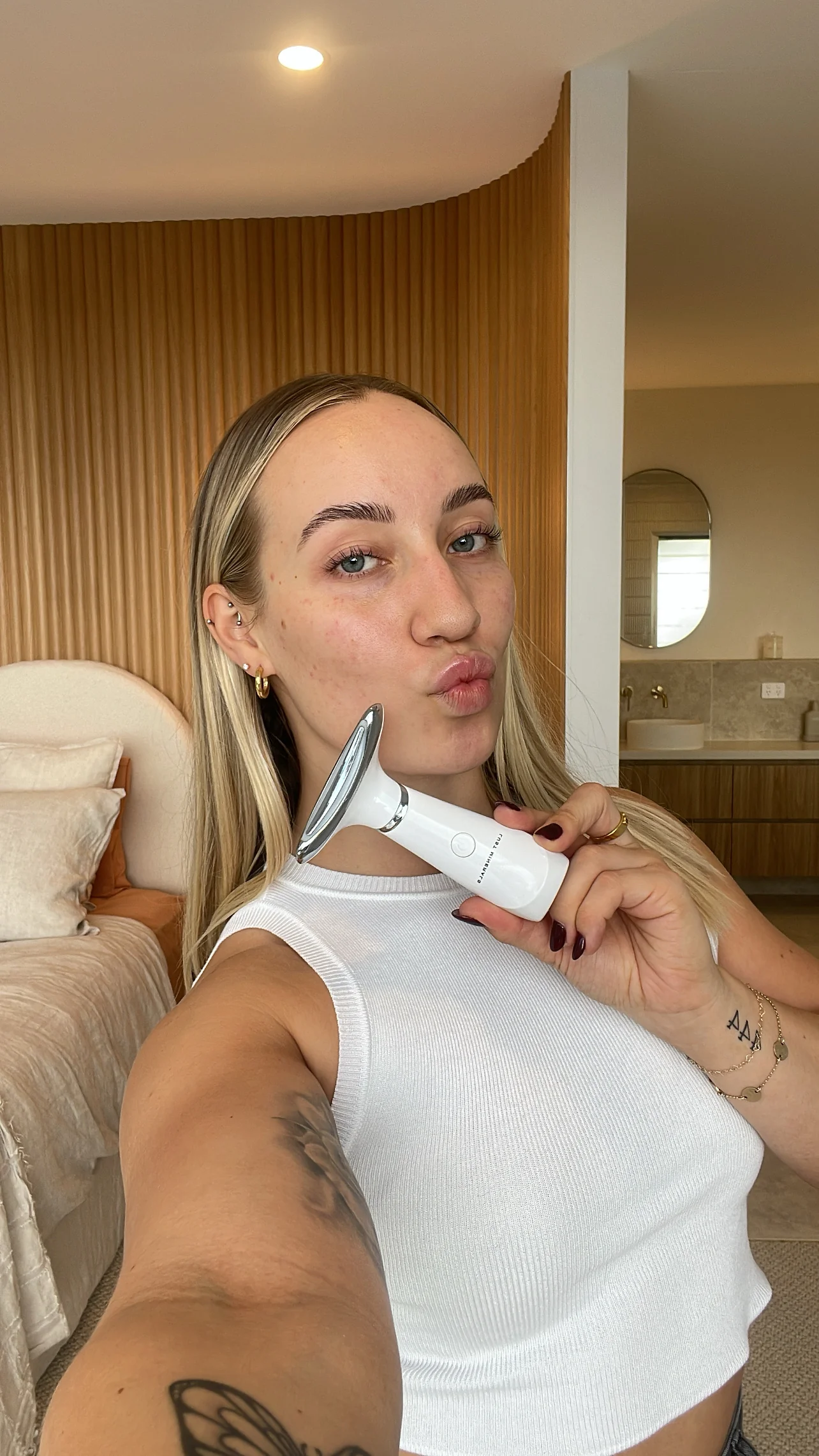 7-in-1 LED Light Therapy Rejuvenation Device - Image 7