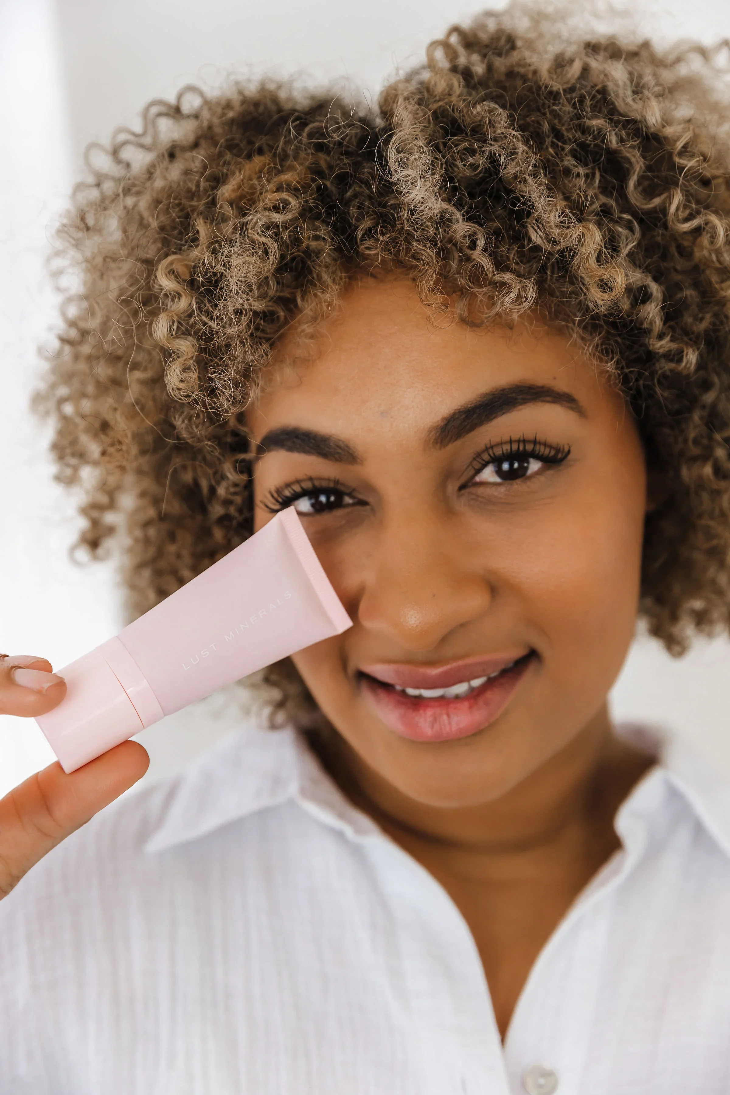 Pro Finish Liquid Foundation - PEREFECTLY IMPERFECT - Image 7
