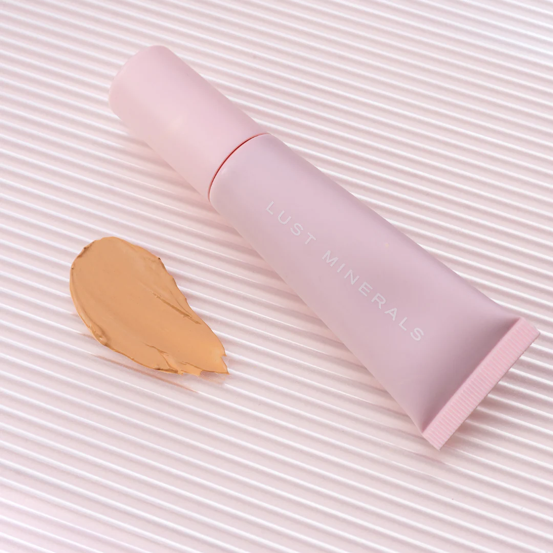 Smooth Mineral Glow Foundation 35ml - Image 3